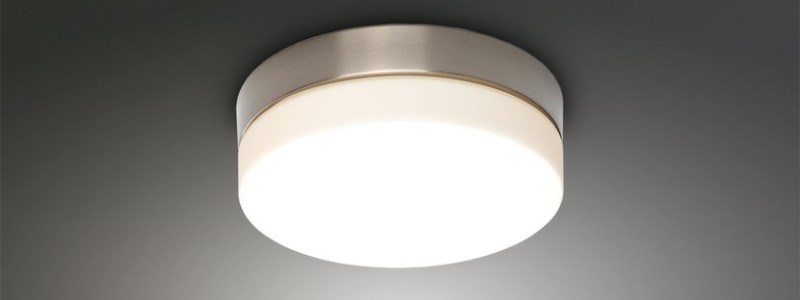 How to choose the right ceiling light for a bathroom