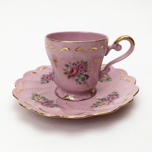 Cup and saucer Karolína in pink color and with a flower motif